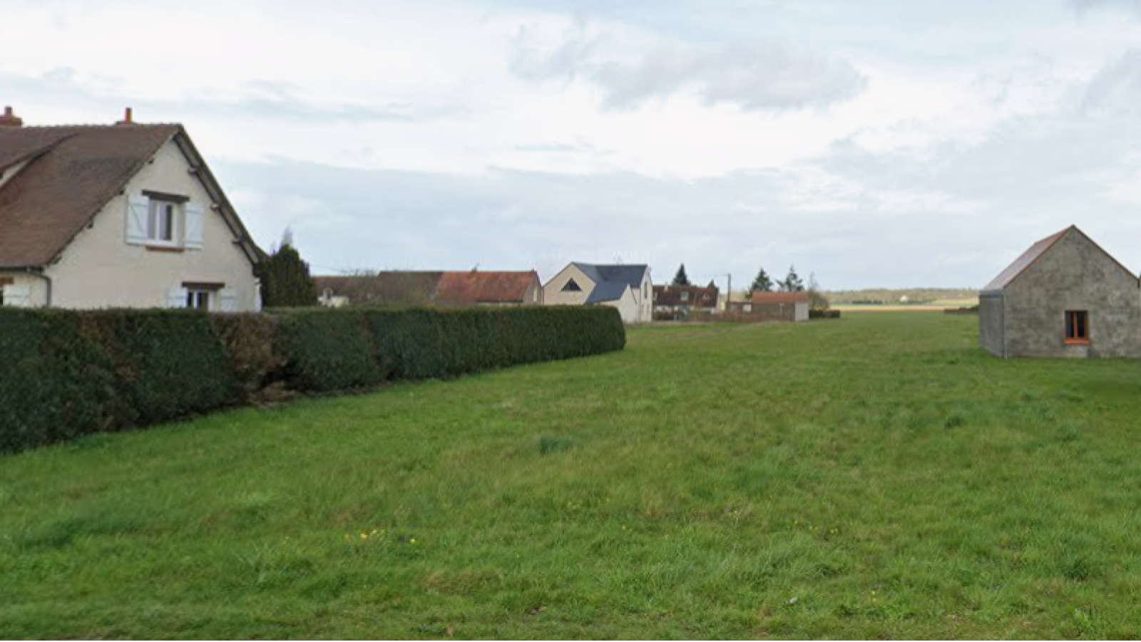 Terrain constructible de 1014m2 à Bou