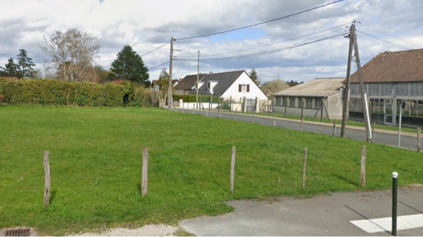 Terrain constructible de 709m2 à Marigny-les-Usages