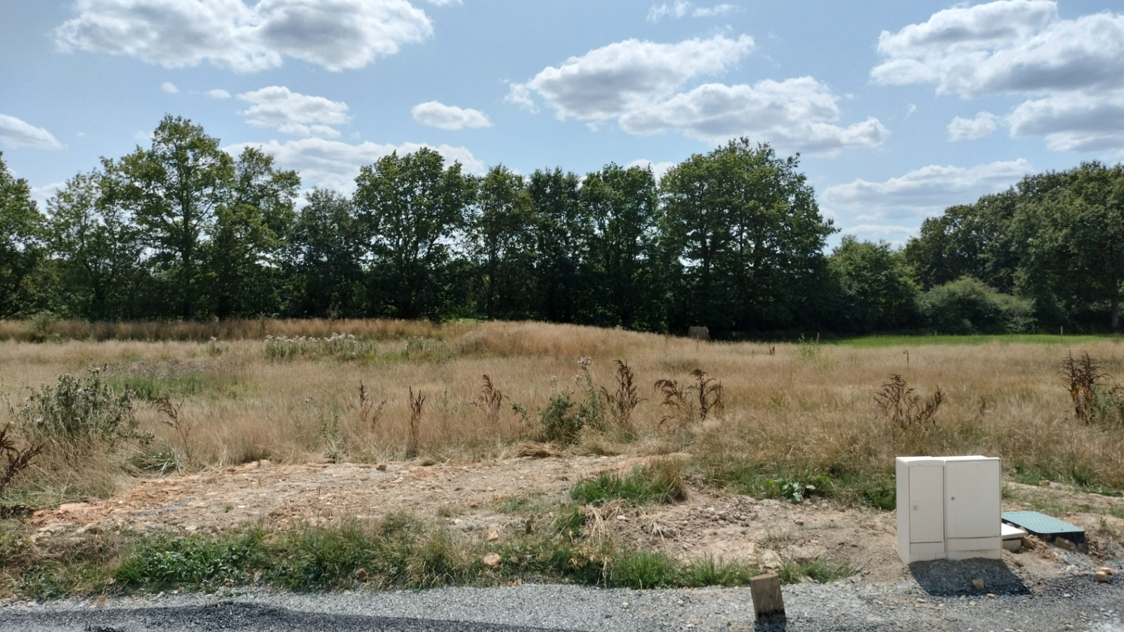 Terrain constructible de 300m2 à Bréal-sous-Montfort