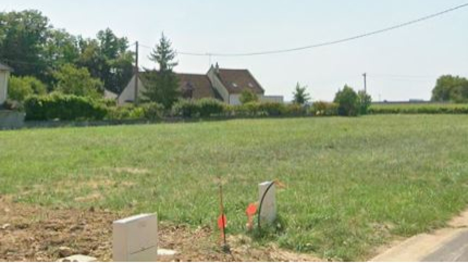 Terrain constructible de 842m2 à Naveil