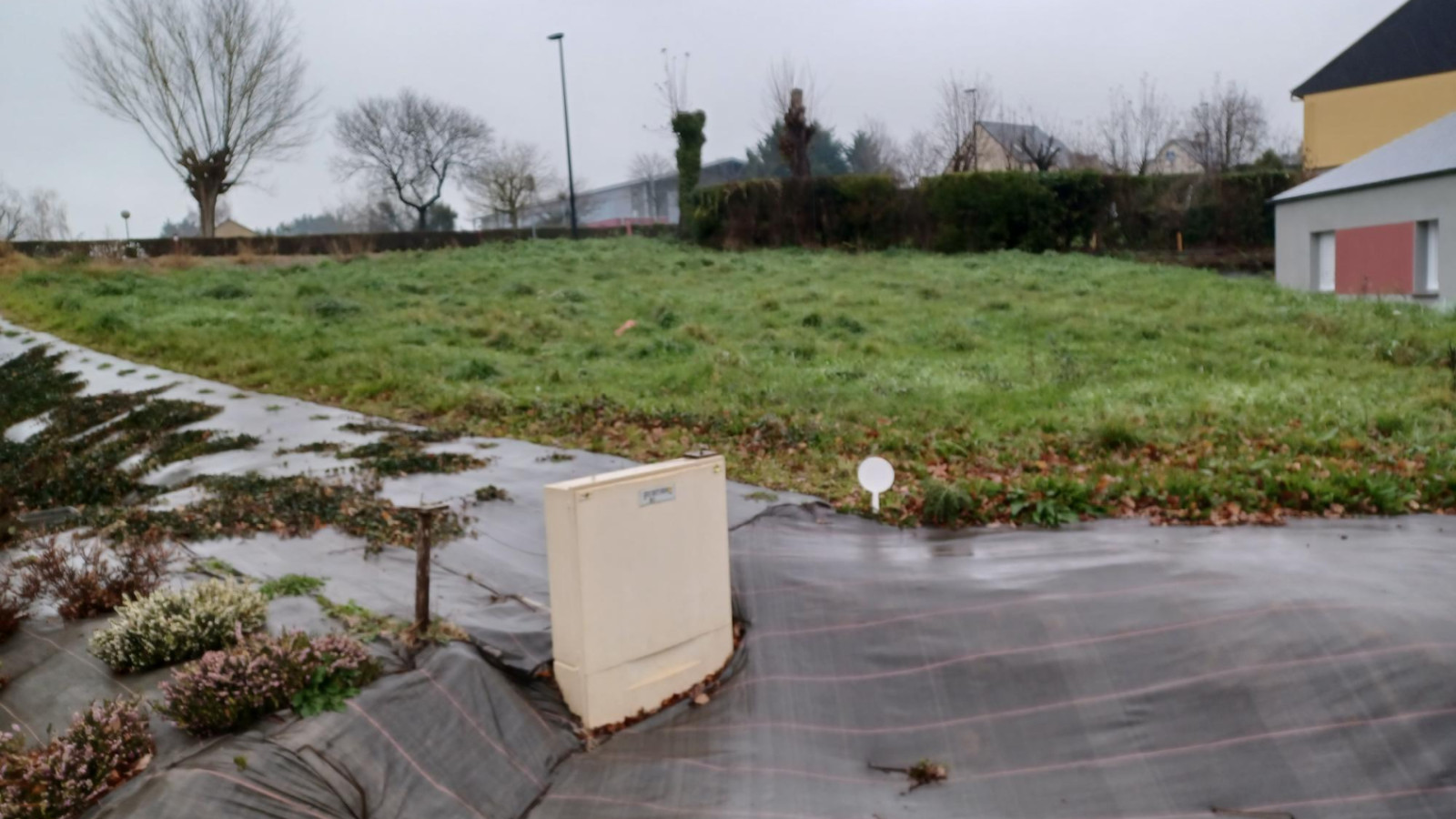 Terrain constructible de 419m2 à Torcé