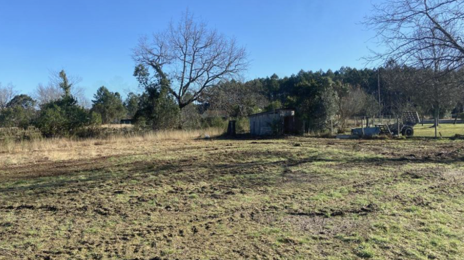 Terrain constructible de 1379m2 à La Brède