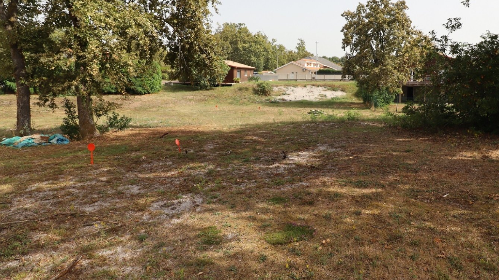 Terrain constructible de 615m2 à Lanton