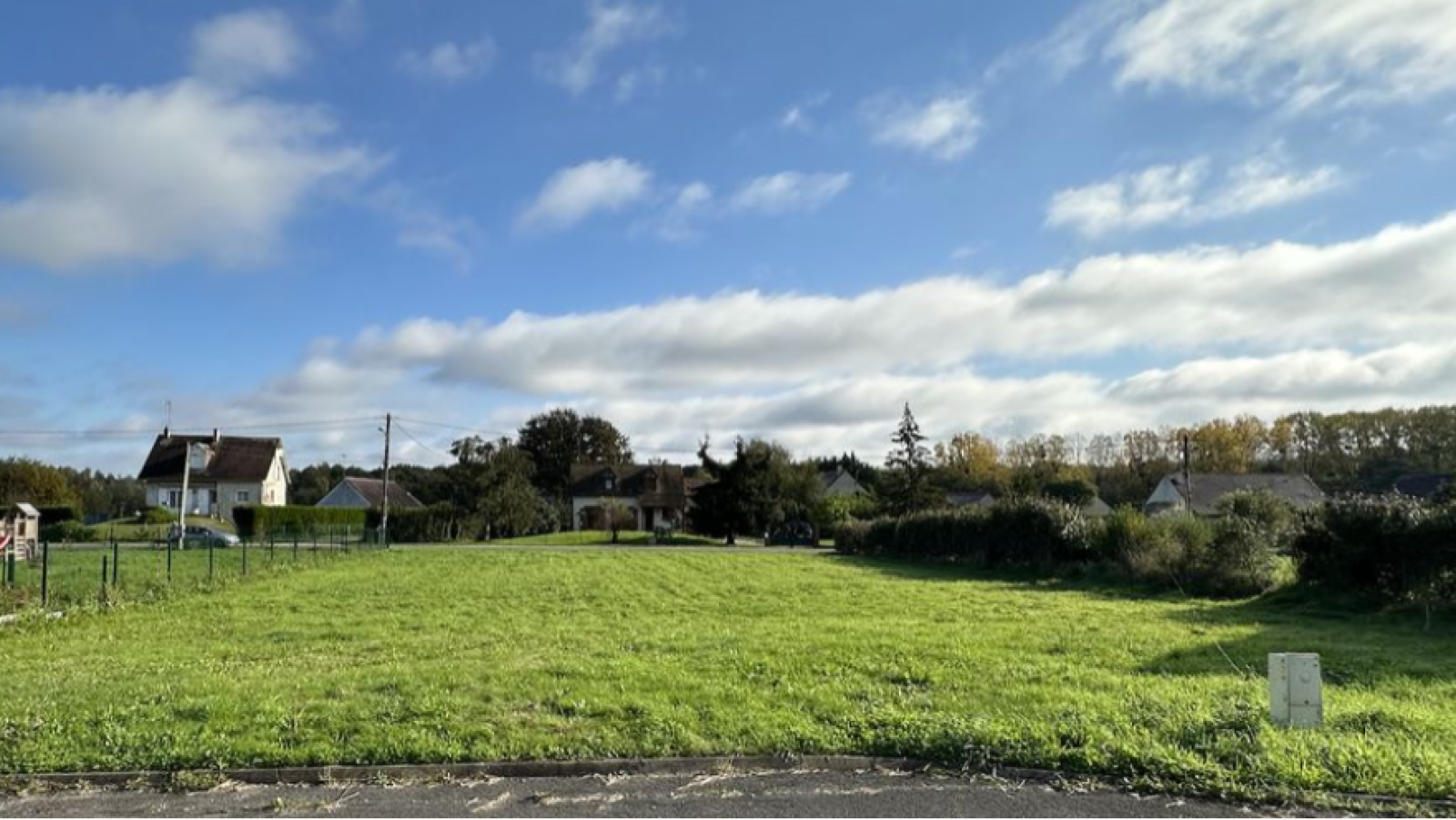 Terrain constructible de 1000m2 à Saint-Denis-sur-Loire
