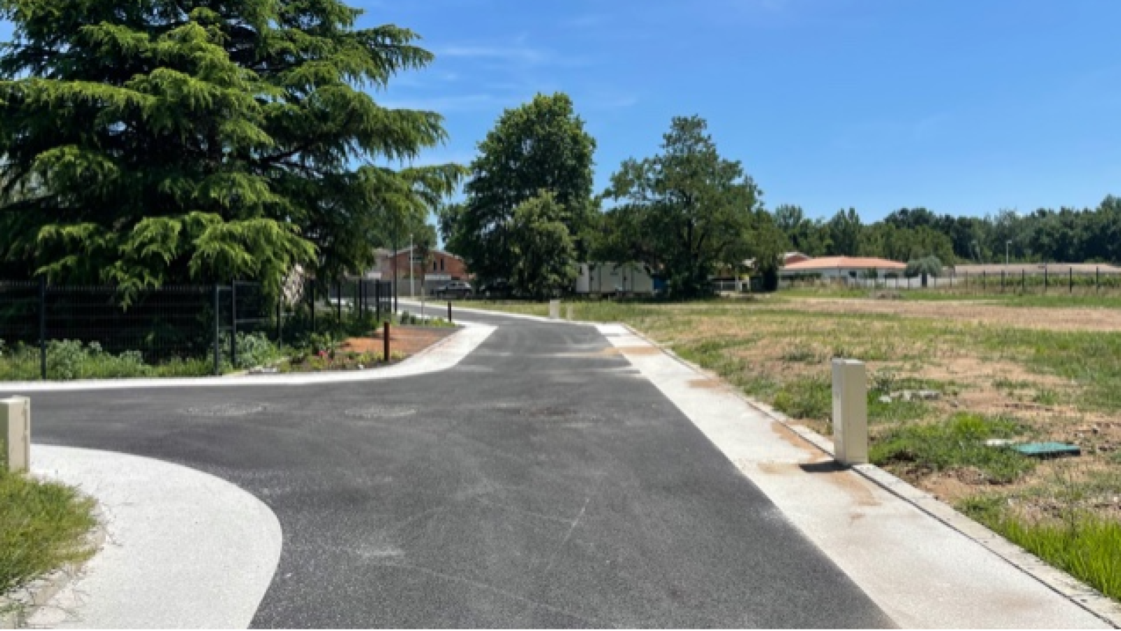 Terrain constructible de 600m2 à Izon