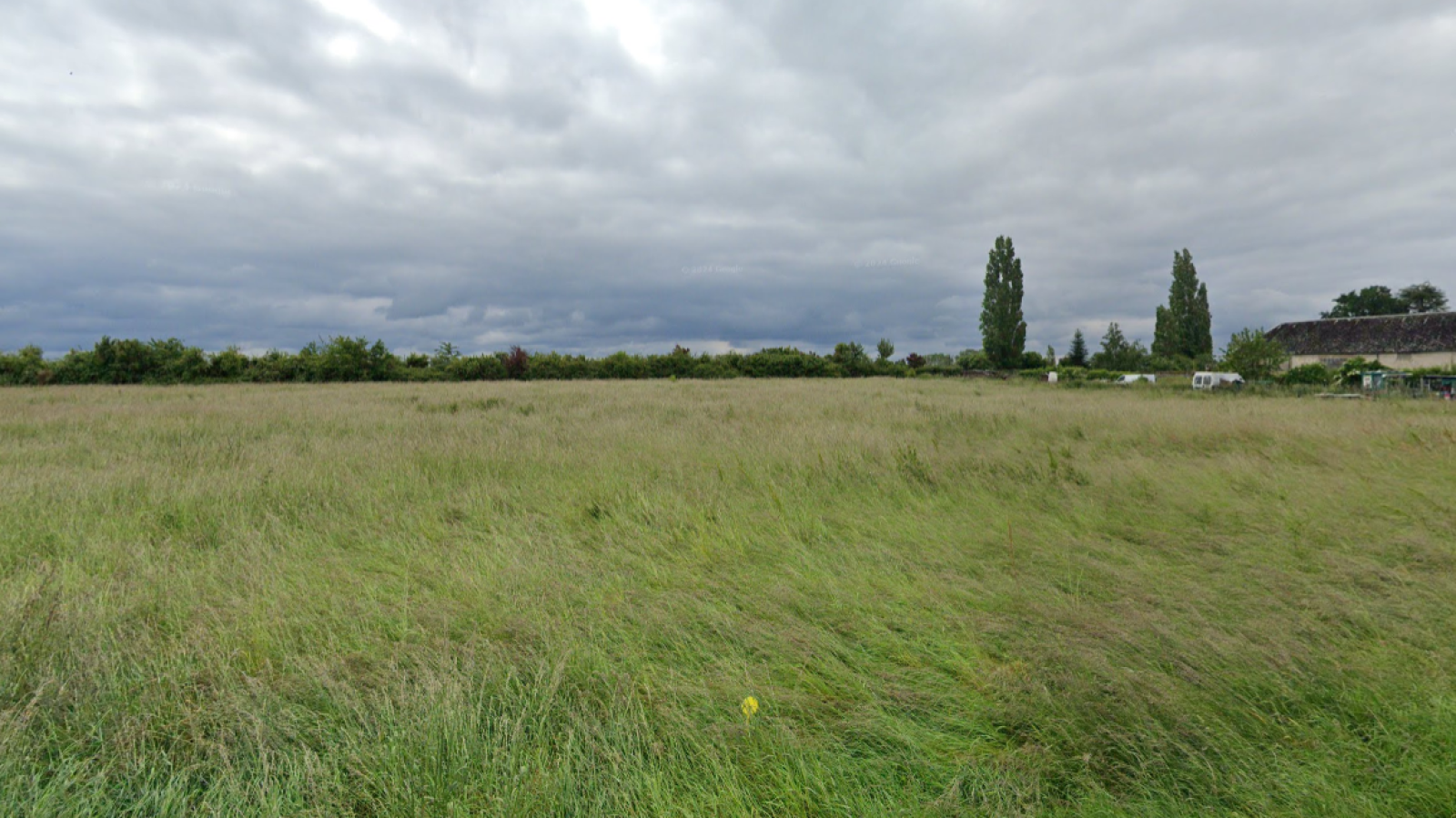 Terrain constructible de 506m2 à Messas