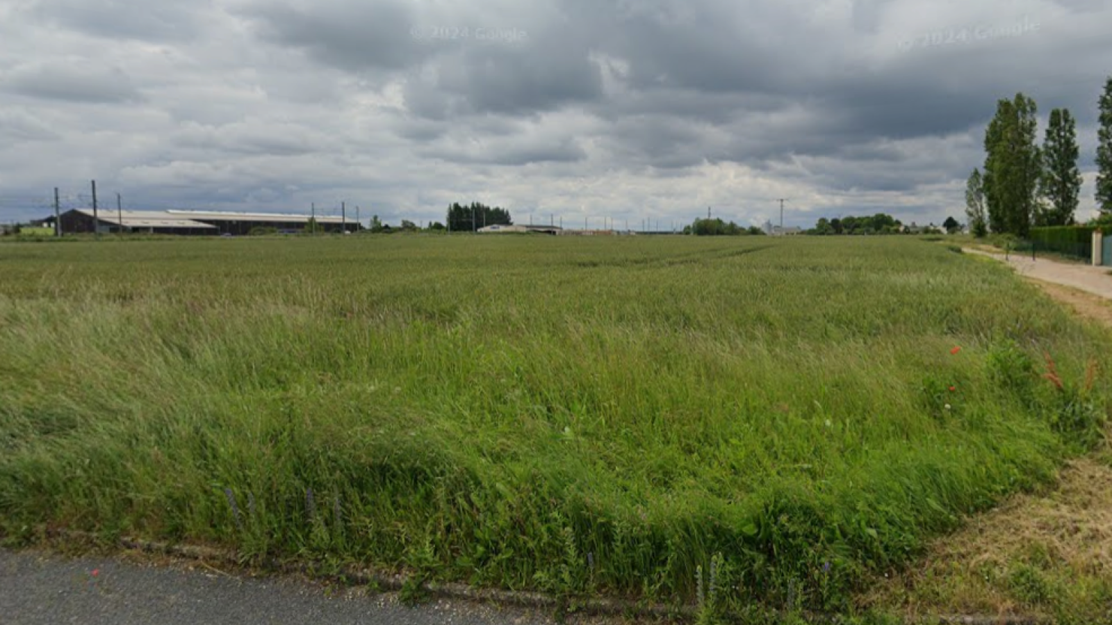 Terrain constructible de 356m2 à Baule