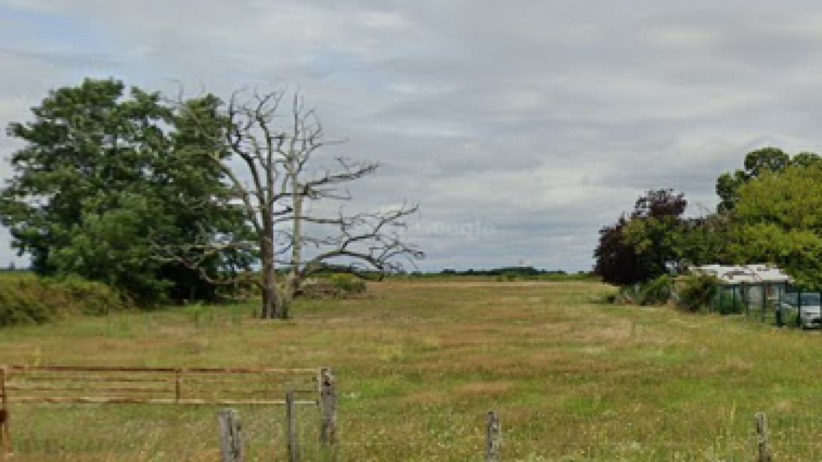 Terrain constructible de 520m2 à Bourg