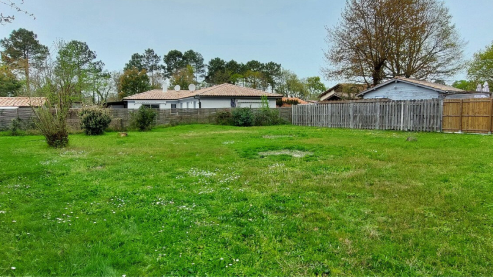 Terrain constructible de 980m2 à Le Teich