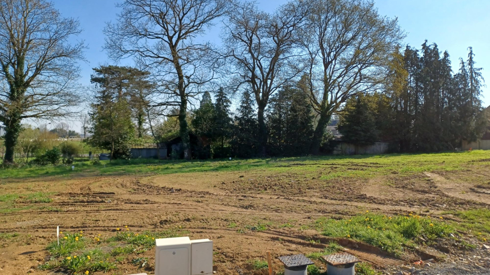 Terrain constructible de 400m2 à Cardroc