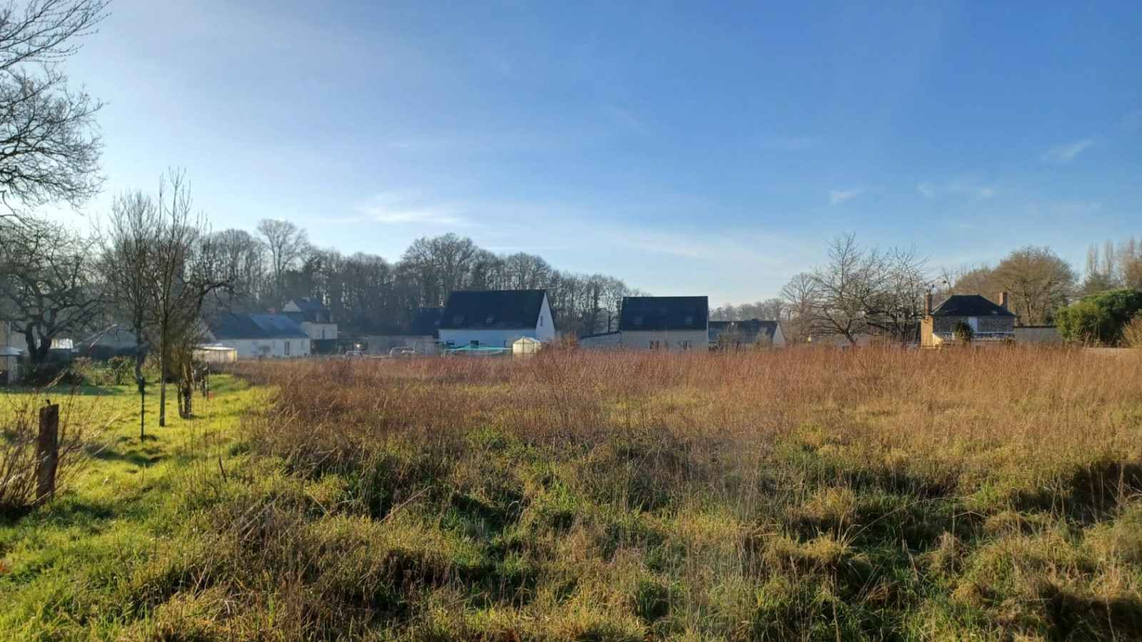 Terrain constructible de 321m2 à Saint-Maugan