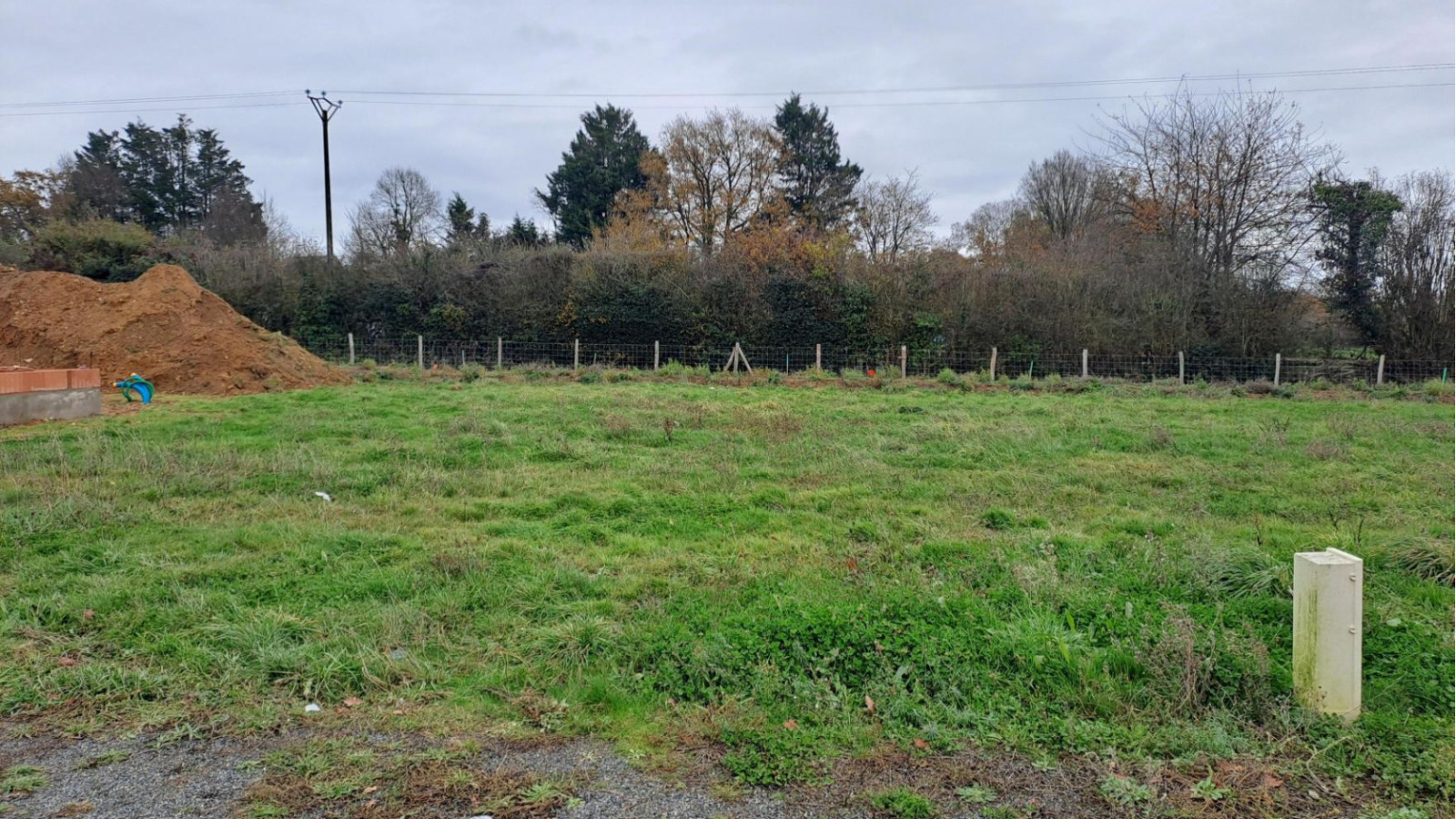 Terrain constructible de 421m2 à Erdre-en-Anjou