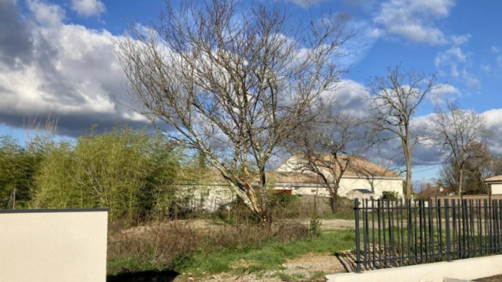 Terrain constructible de 380m2 à Artigues-près-Bordeaux