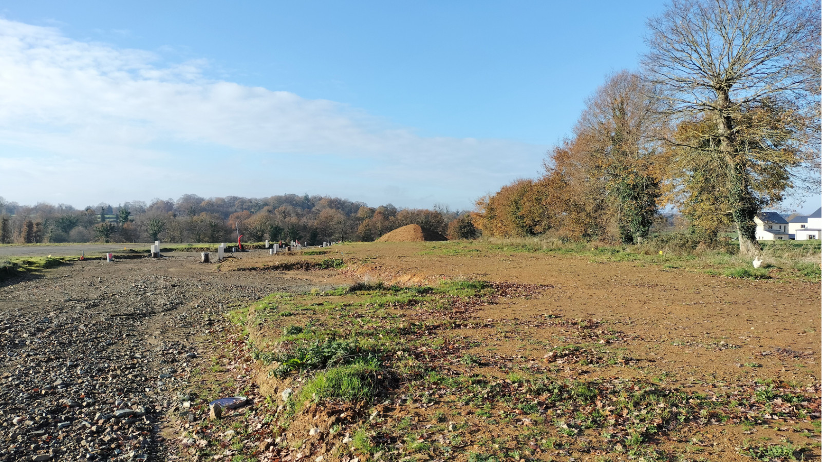 Terrain constructible de 292m2 à Torcé