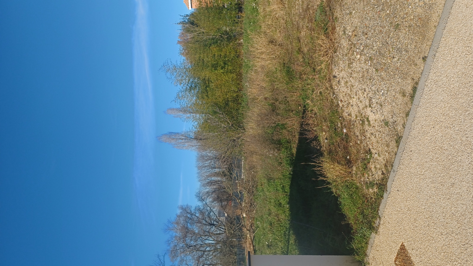 Terrain constructible de 421m2 à Créon