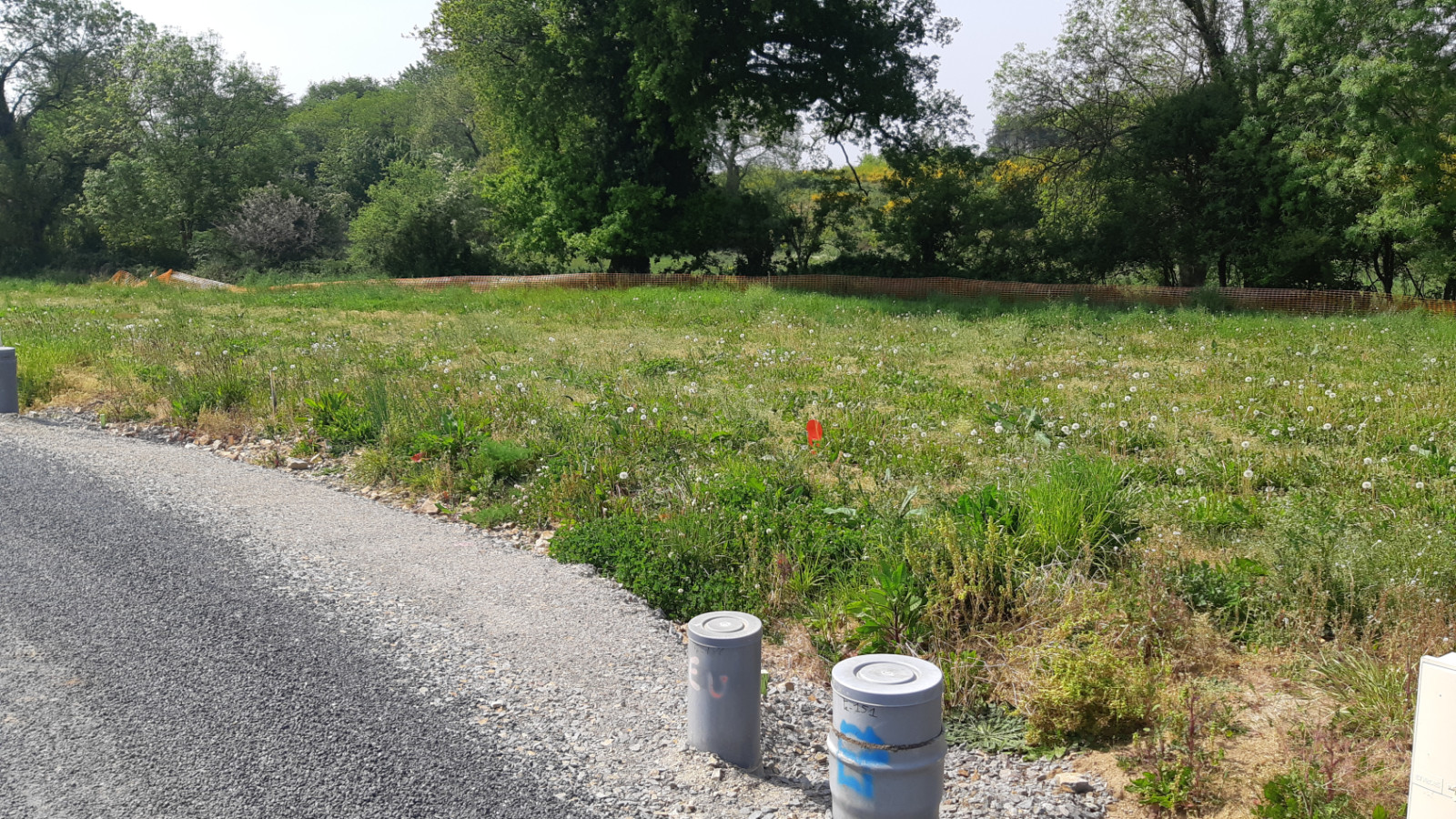 Terrain constructible de 459m2 à Lécousse