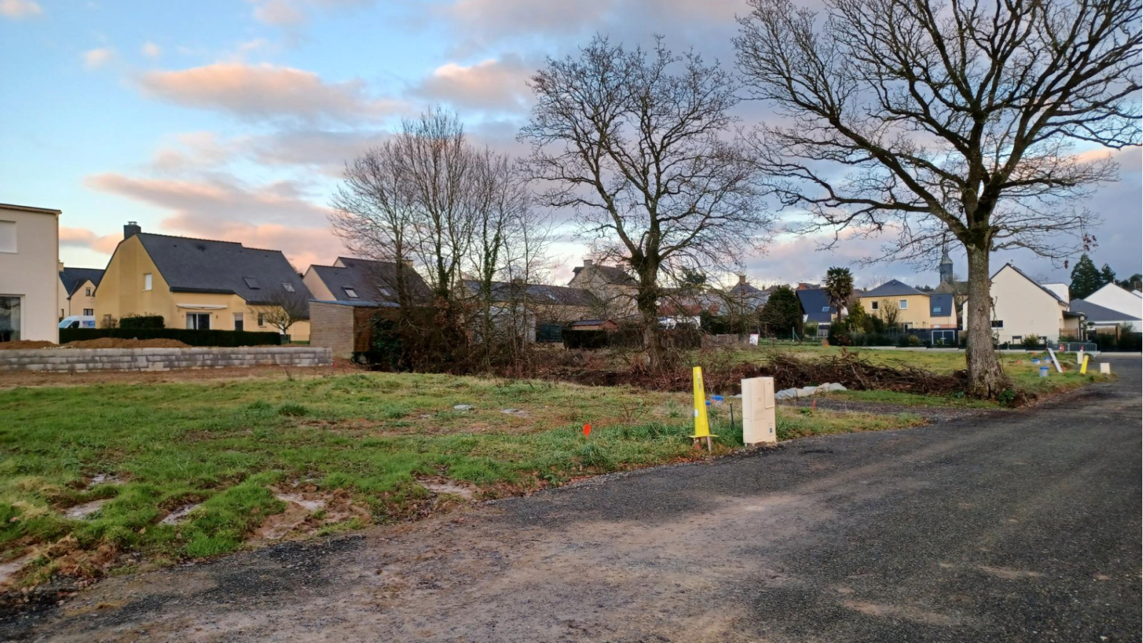 Terrain constructible de 352m2 à La Chapelle-Thouarault