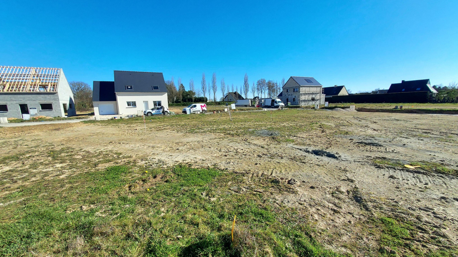 Terrain constructible de 320m2 à Crevin