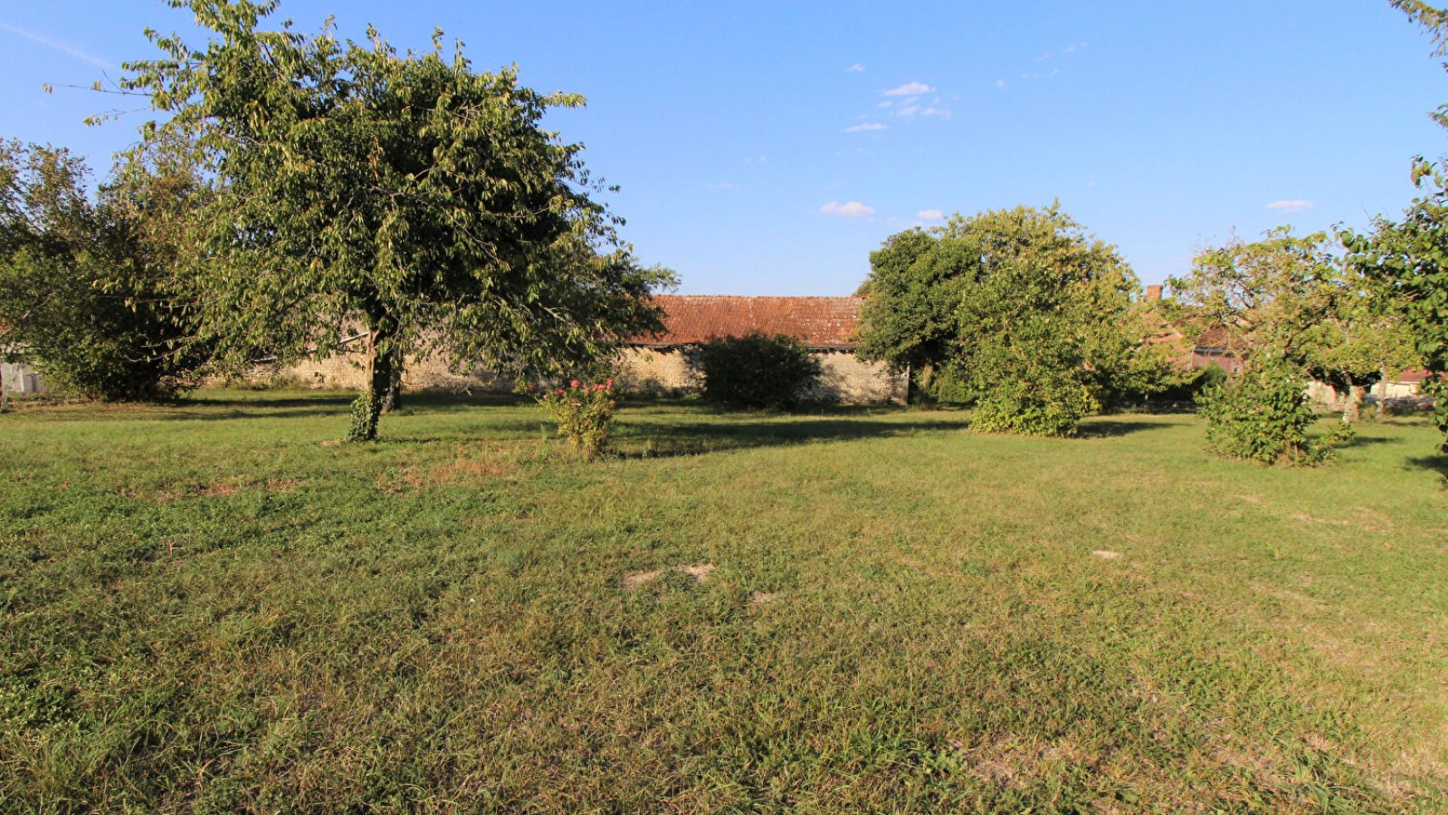 Terrain constructible de 1280m2 à Saint-Georges-sur-Cher