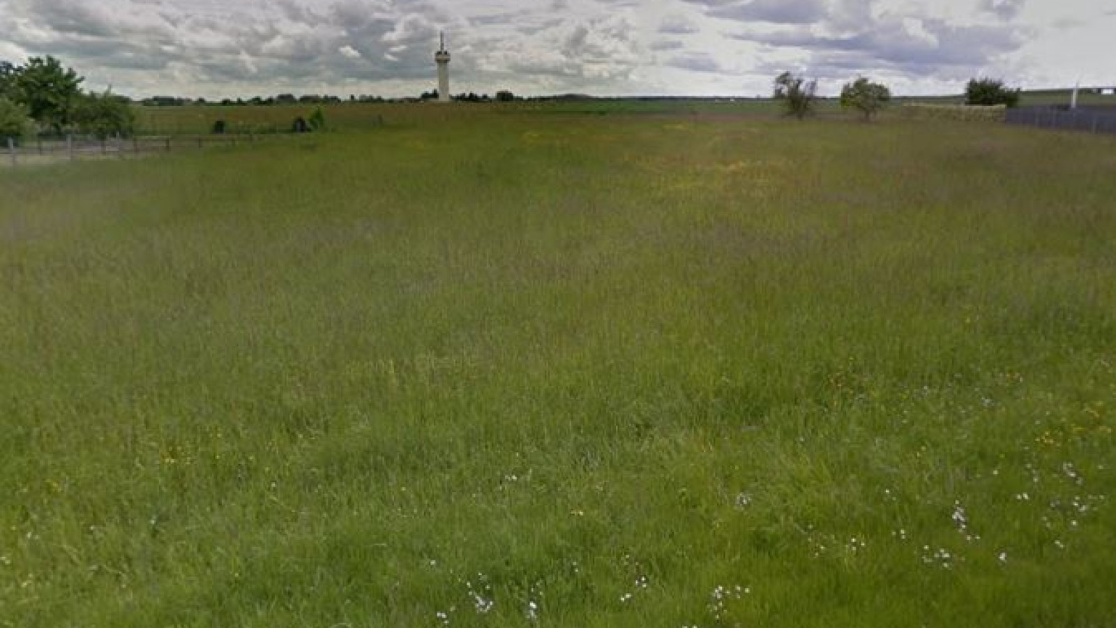 Terrain constructible de 754m2 à Suèvres