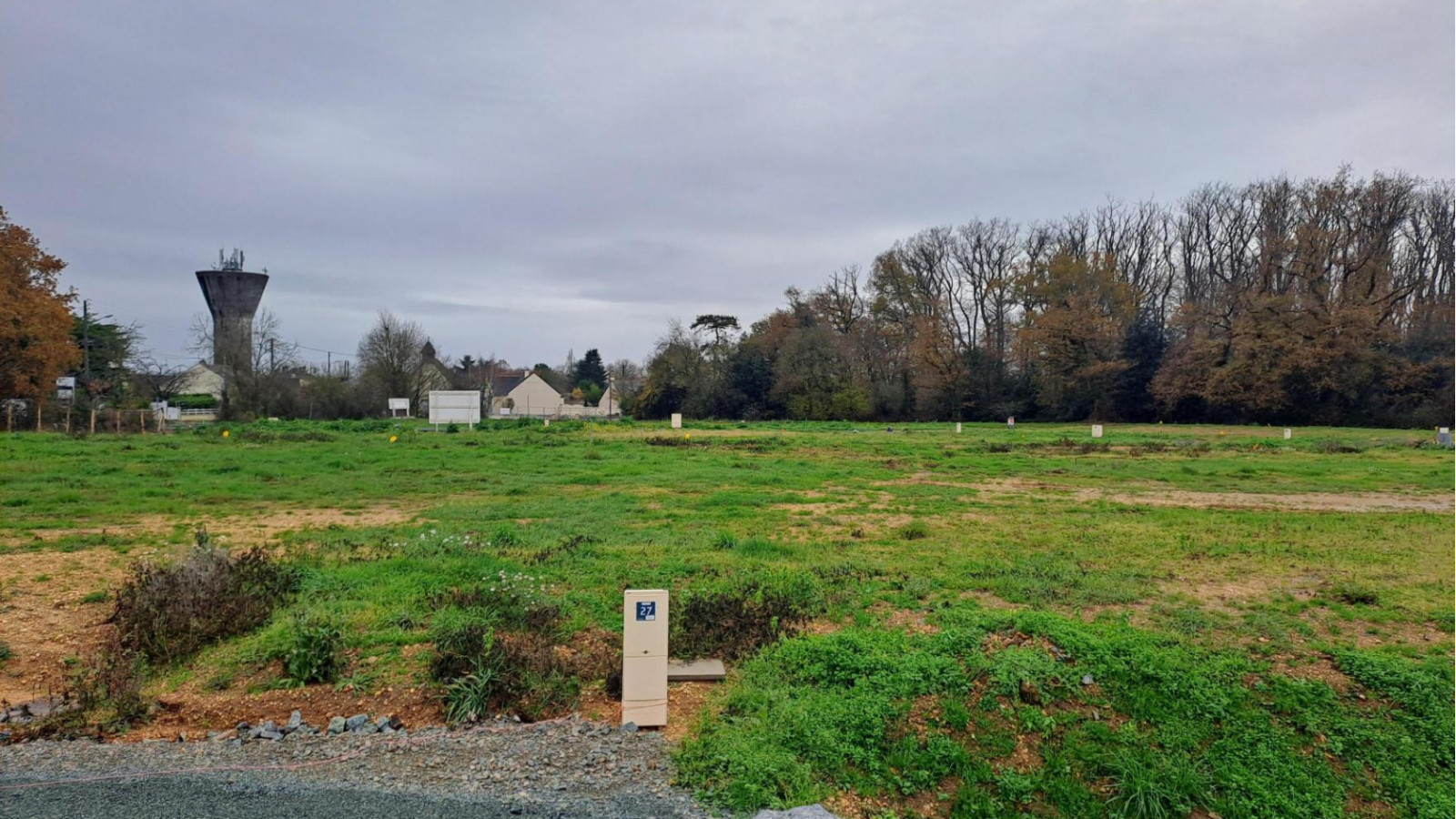 Terrain constructible de 406m2 à Feneu