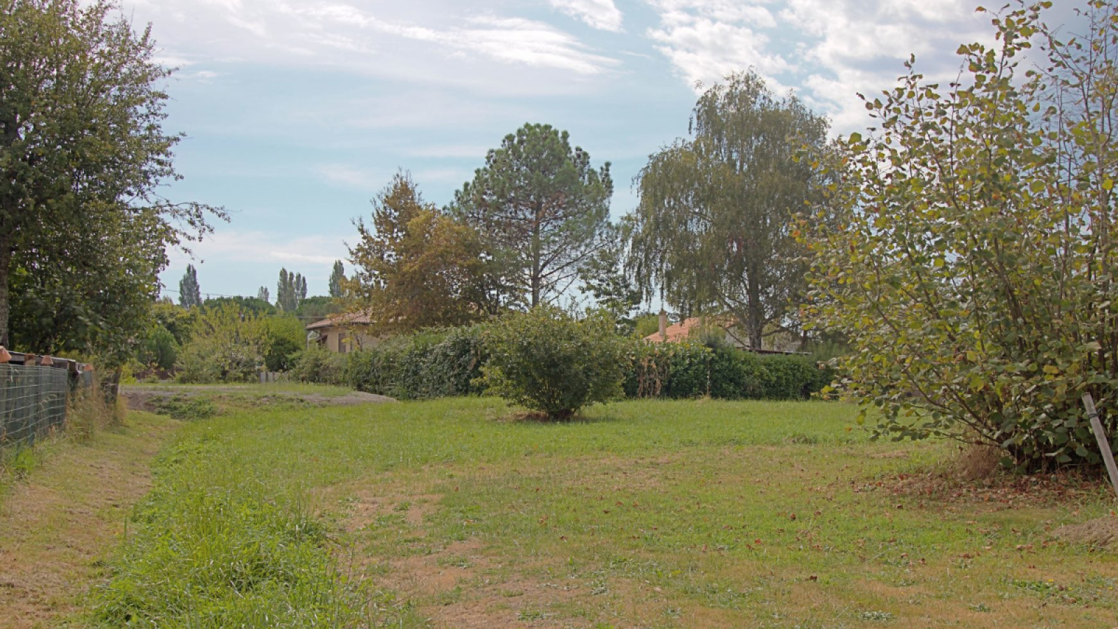 Terrain constructible de 1070m2 à Grignols