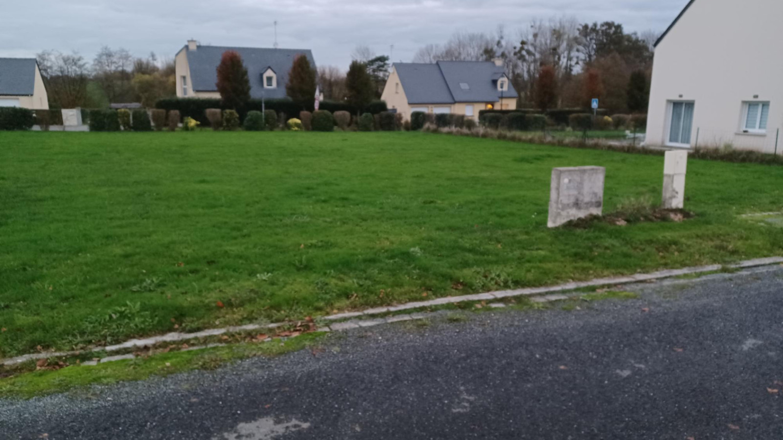 Terrain constructible de 306m2 à Saint-Symphorien