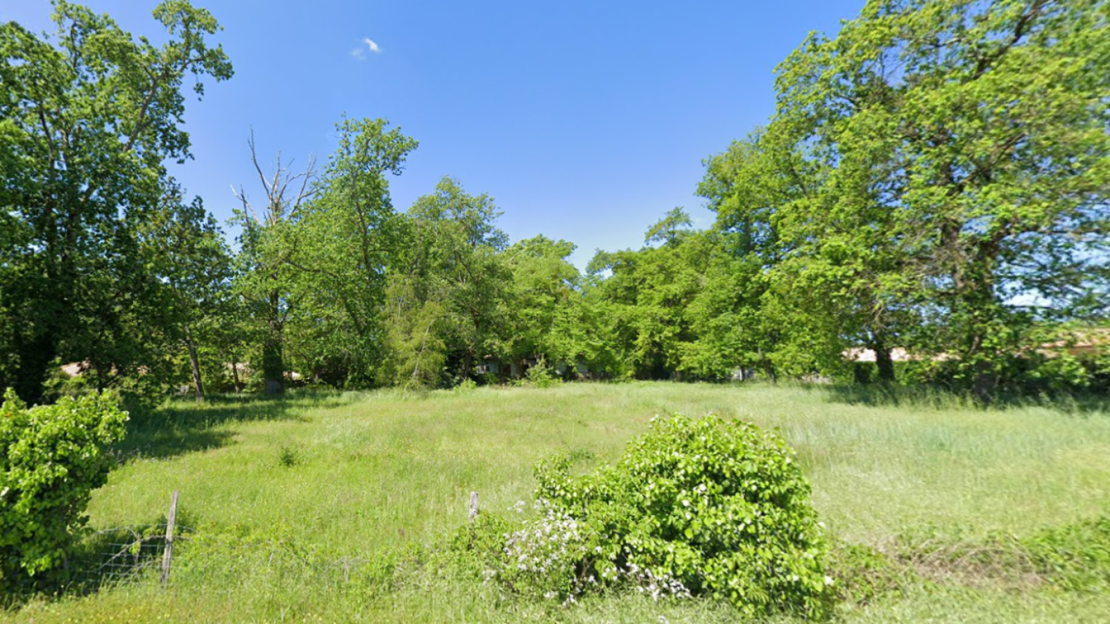 Terrain constructible de 725m2 à Saint-Médard-d'Eyrans