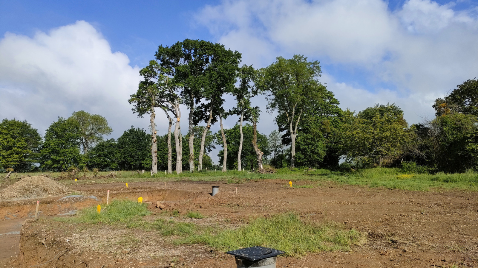 Terrain constructible de 407m2 à Gosné