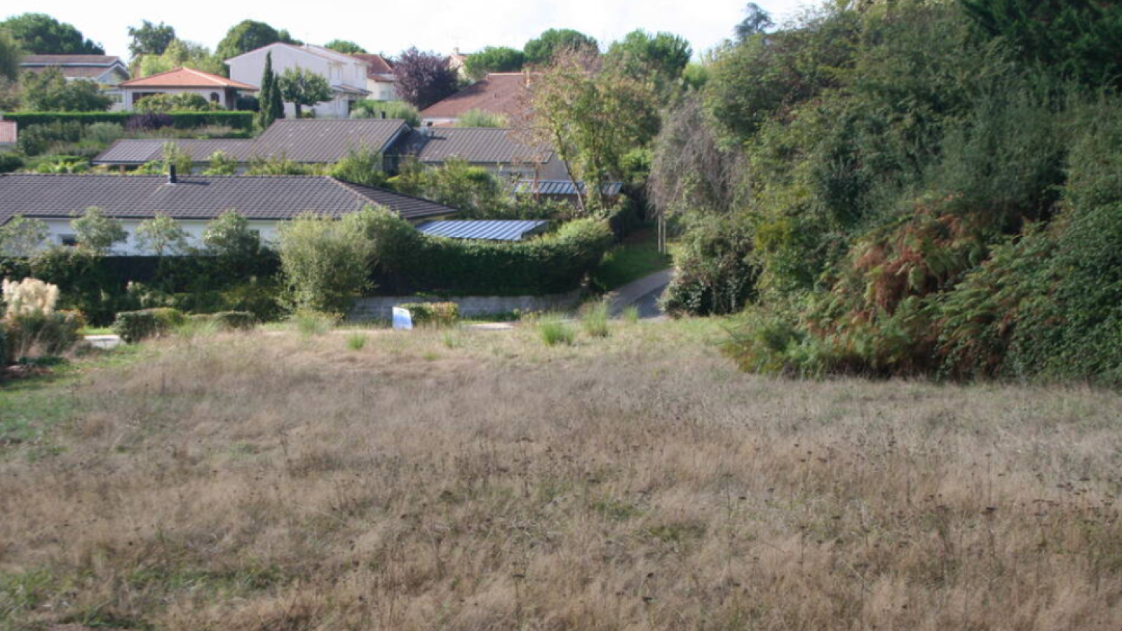 Terrain constructible de 400m2 à Fargues-Saint-Hilaire