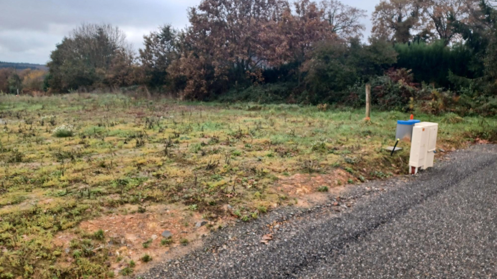 Terrain constructible de 355m2 à Dourdain