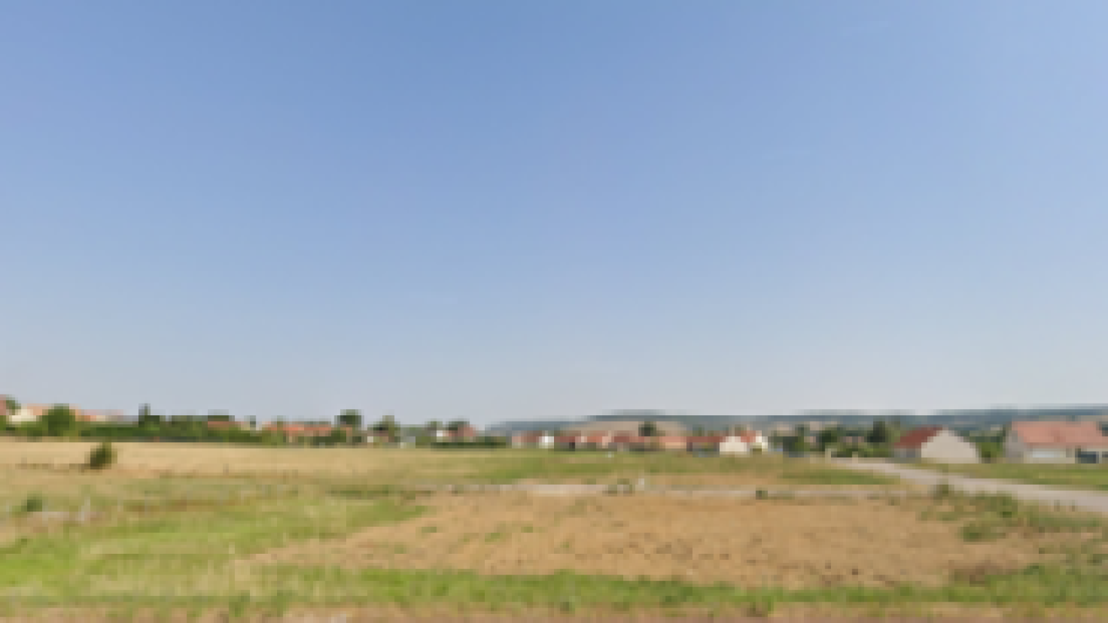 Terrain constructible de 1319m2 à Venarey-les-Laumes