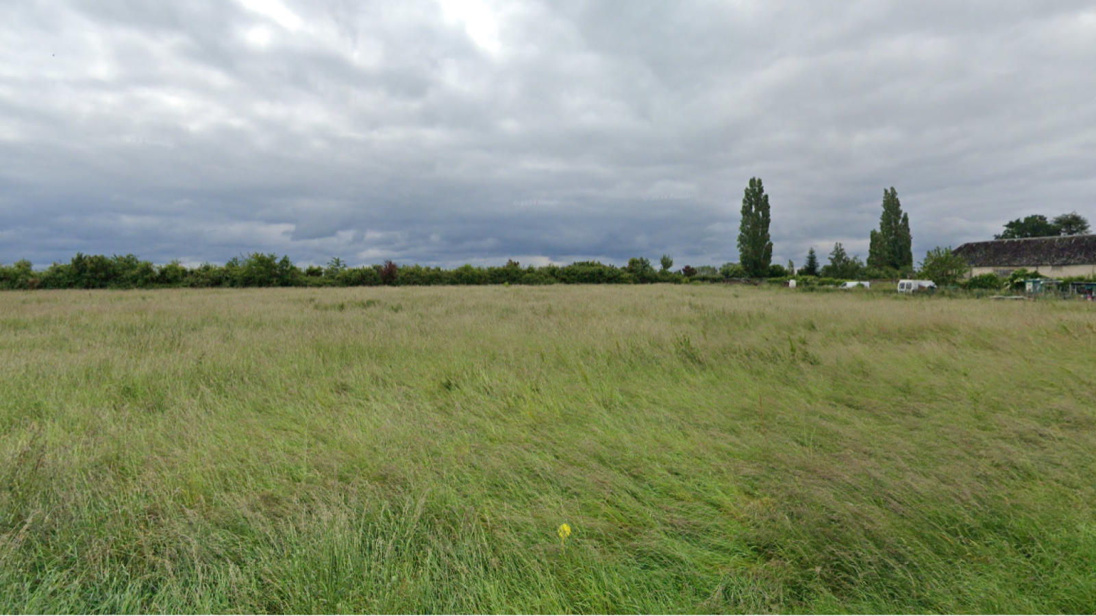 Terrain constructible de 442m2 à Messas