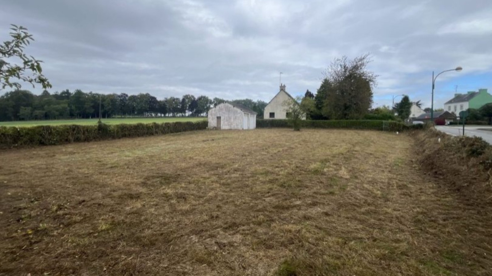 Terrain constructible de 414m2 à Augan