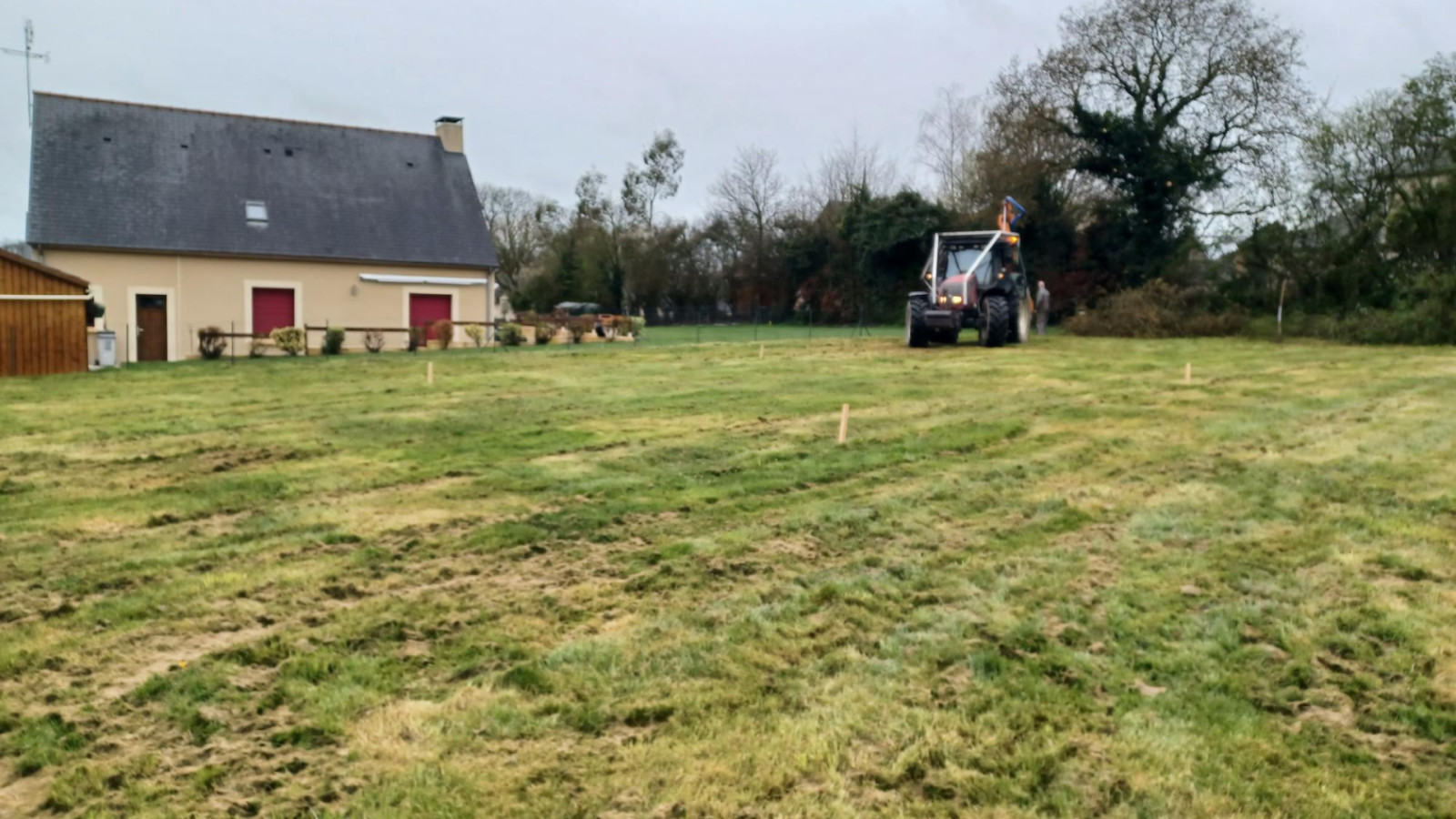 Terrain constructible de 418m2 à Bovel