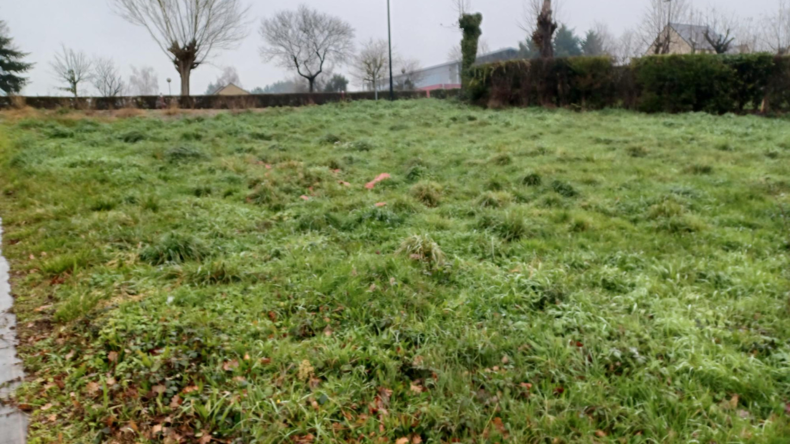 Terrain constructible de 338m2 à Gahard