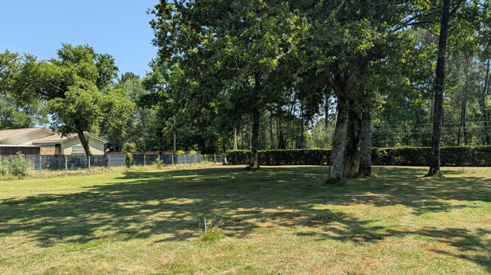 Terrain constructible de 838m2 à Léognan