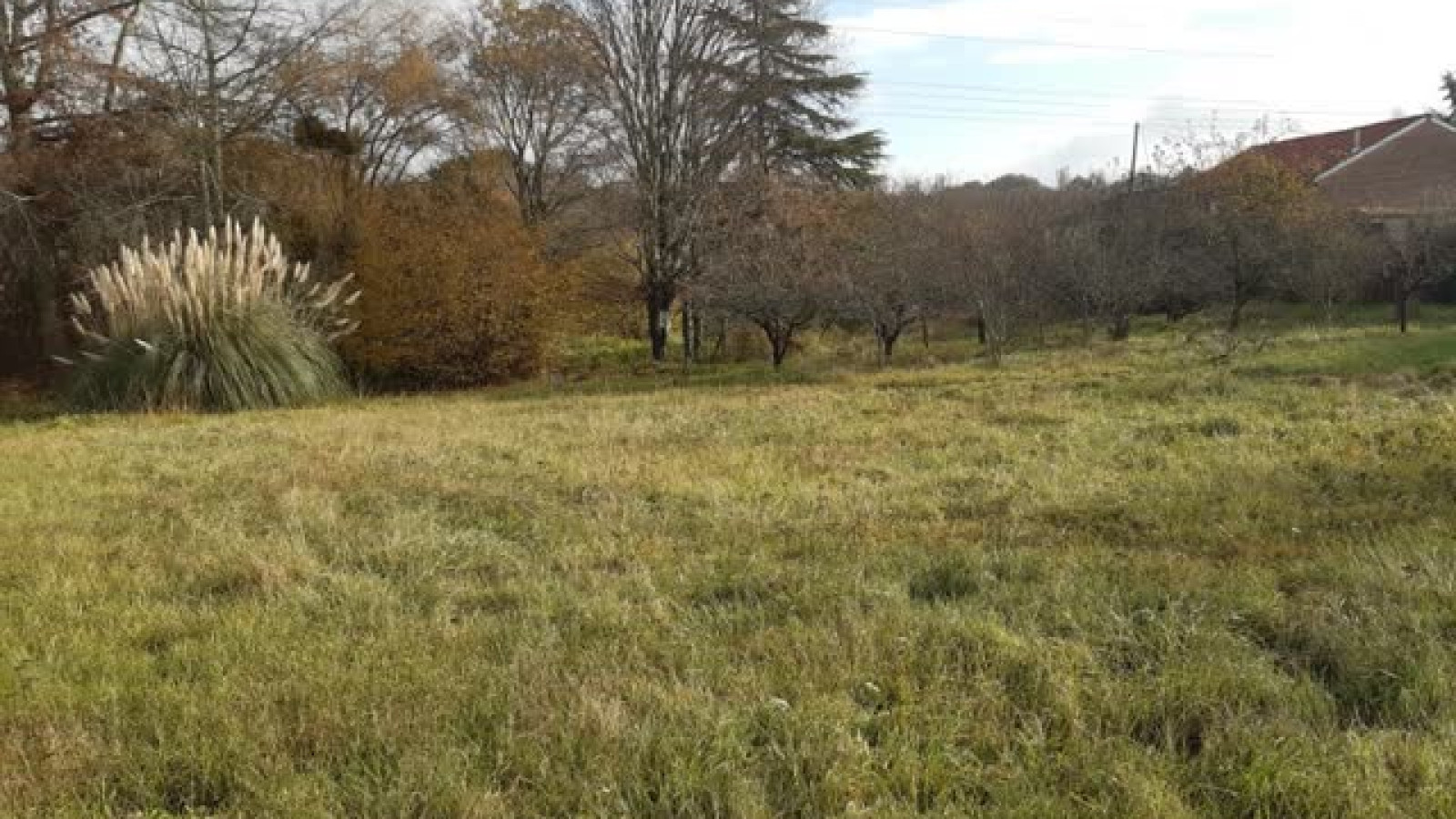 Terrain constructible de 911m2 à Auros