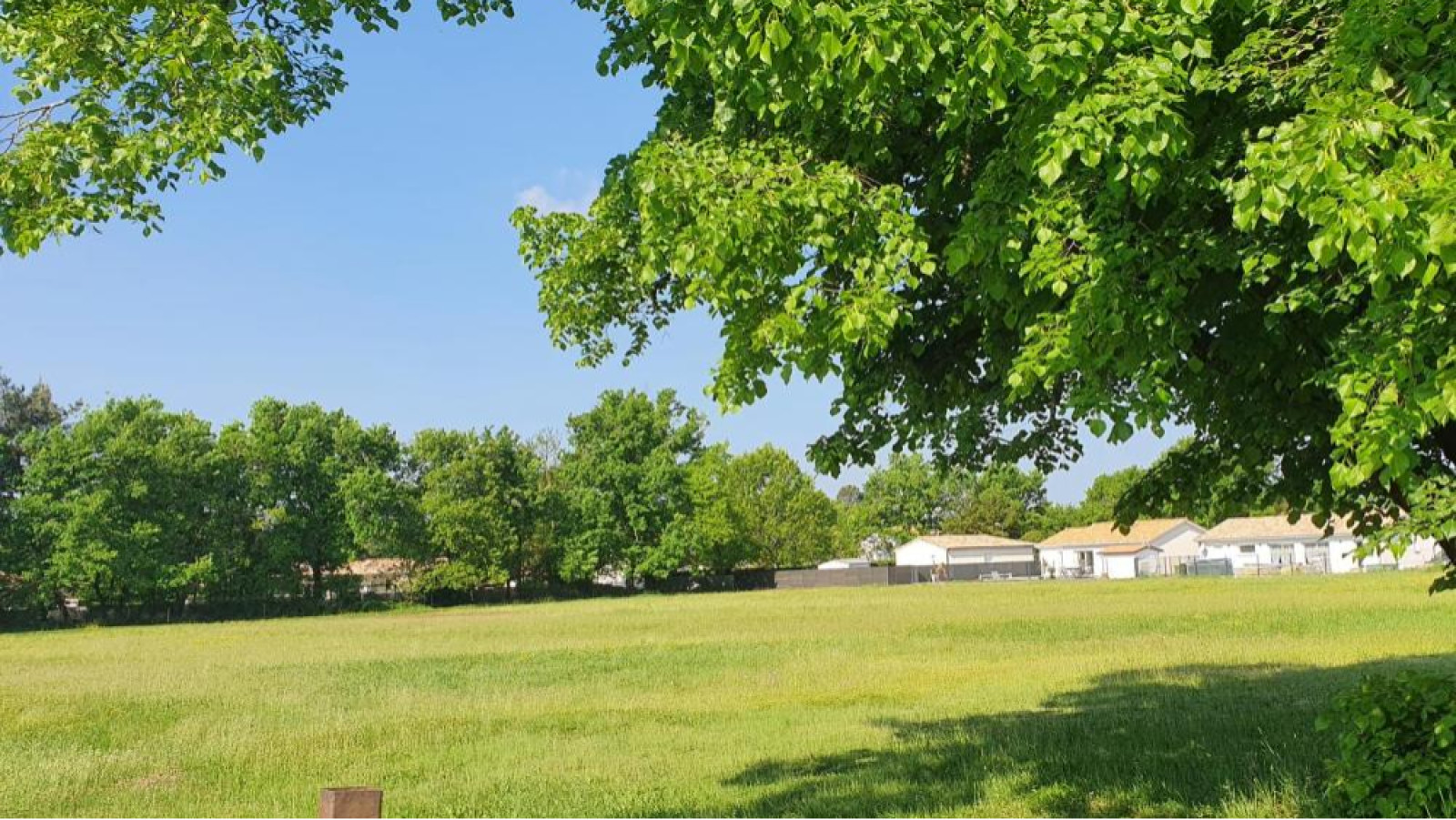 Terrain constructible de 405m2 à Artigues-près-Bordeaux