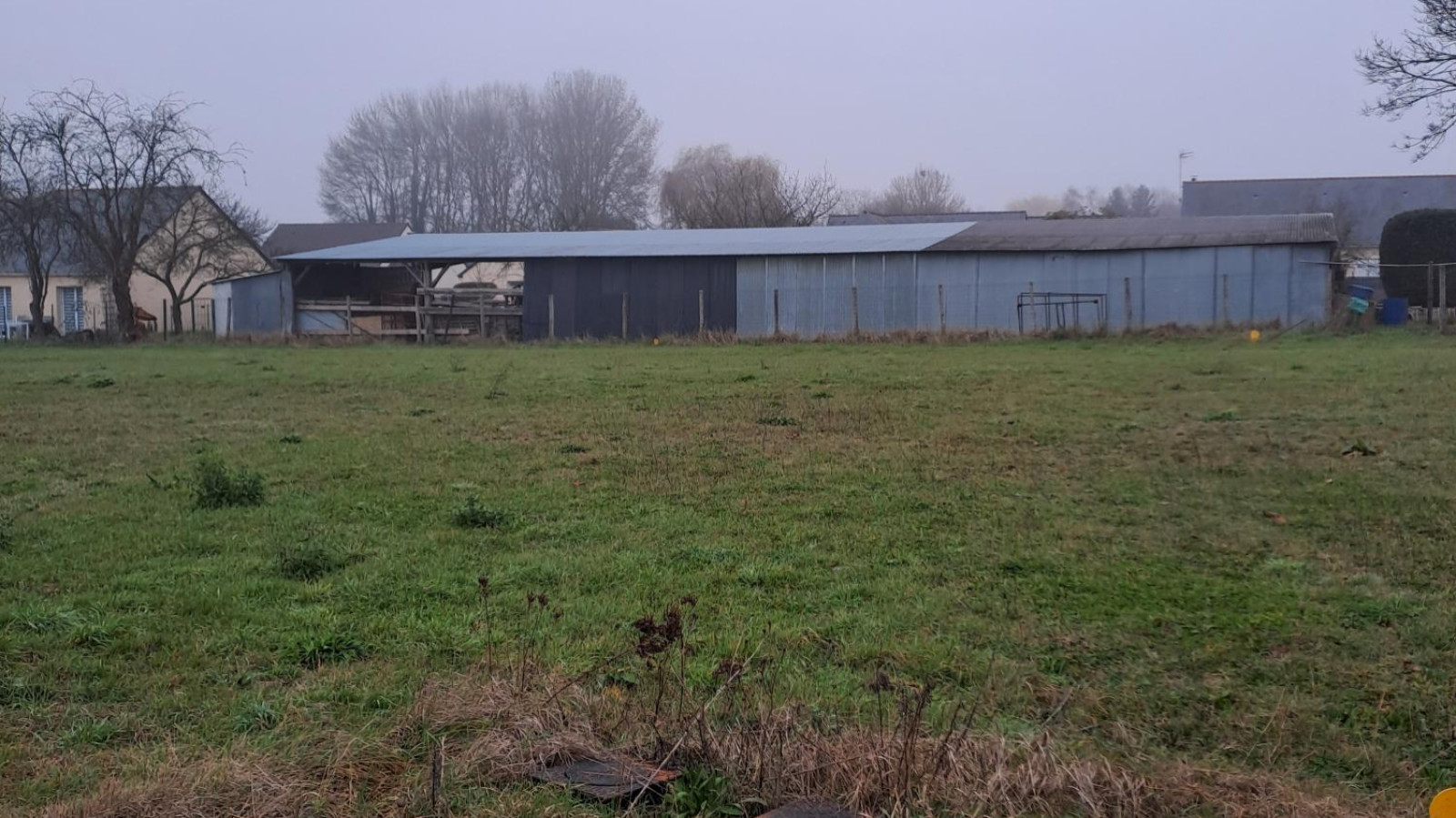 Terrain constructible de 463m2 à Morannes sur Sarthe-Daumeray