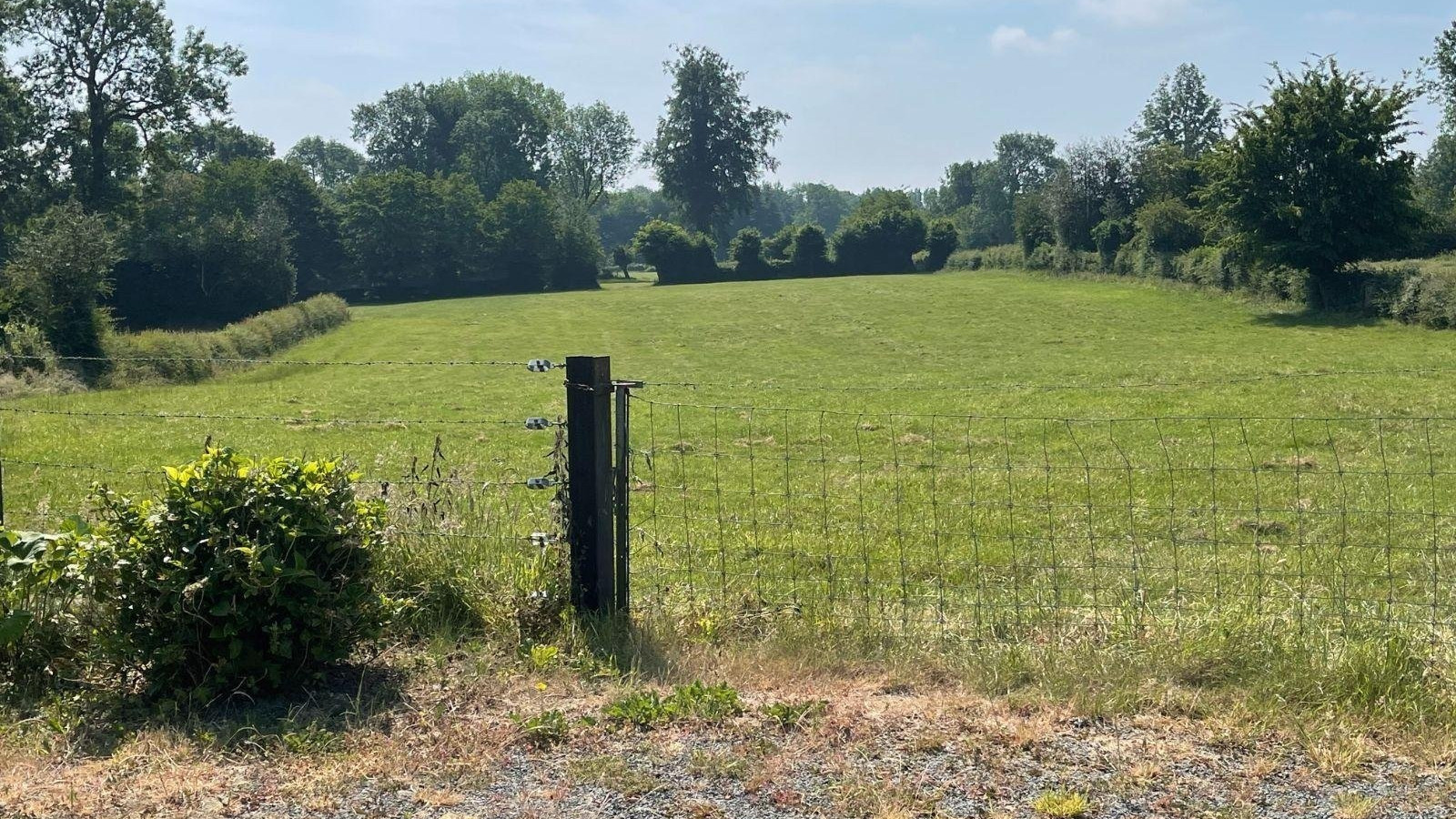 Terrain constructible de 373m2 à Sainte-Hélène