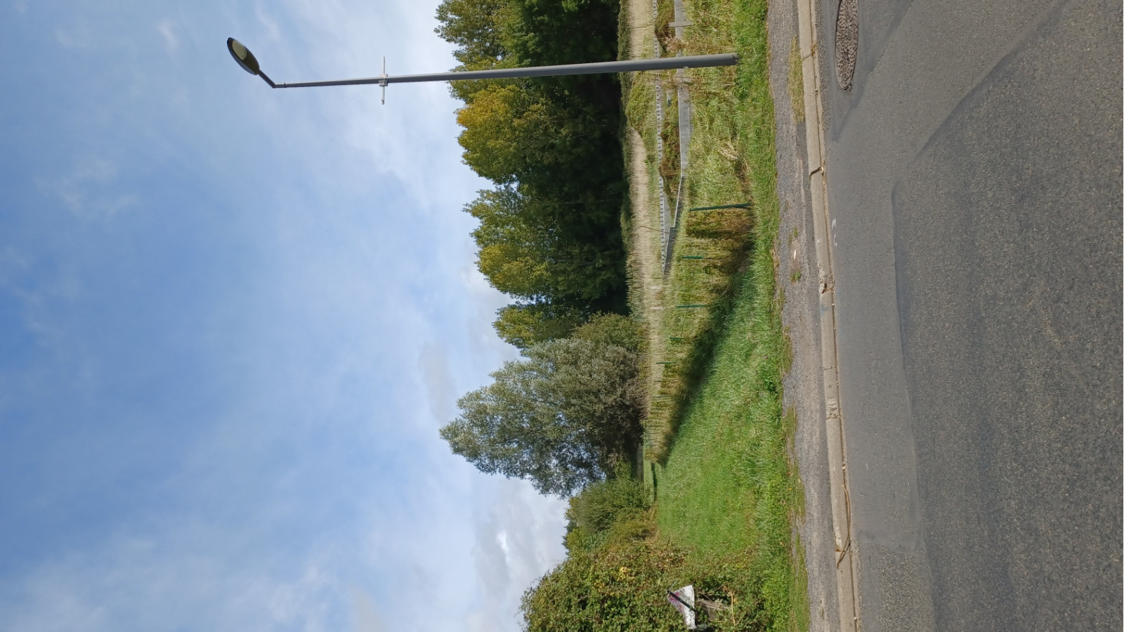 Terrain constructible de 1258m2 à Vernoil-le-Fourrier