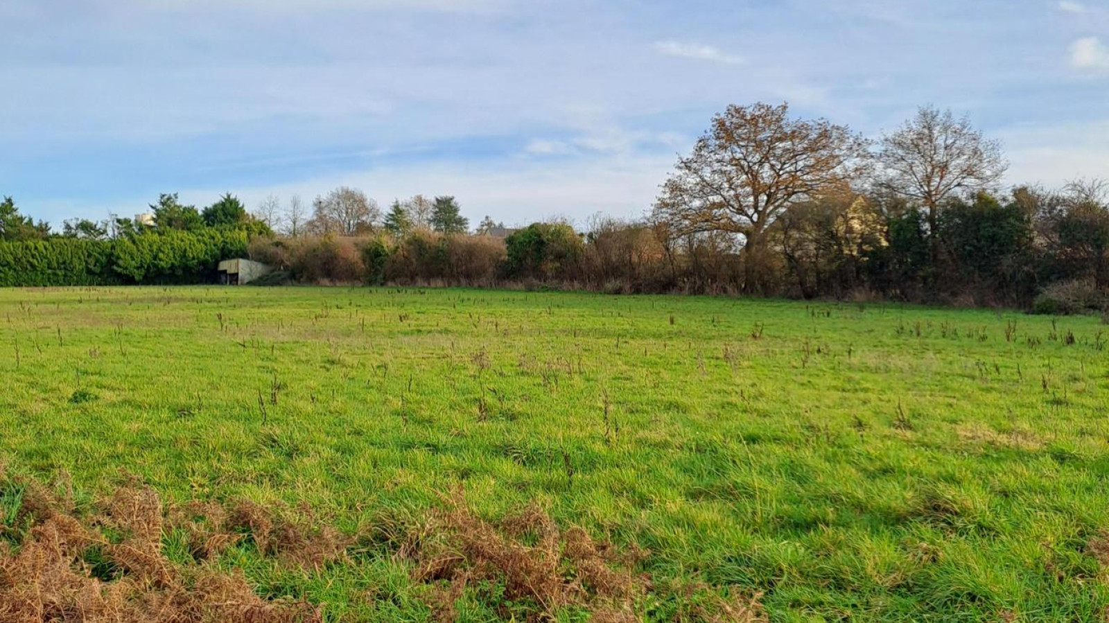 Terrain constructible de 385m2 à Val d'Erdre-Auxence