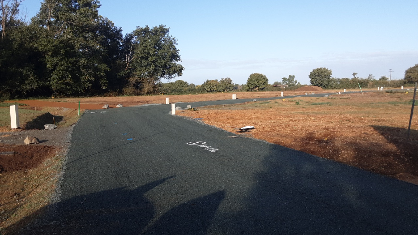 Terrain constructible de 505m2 à Feneu