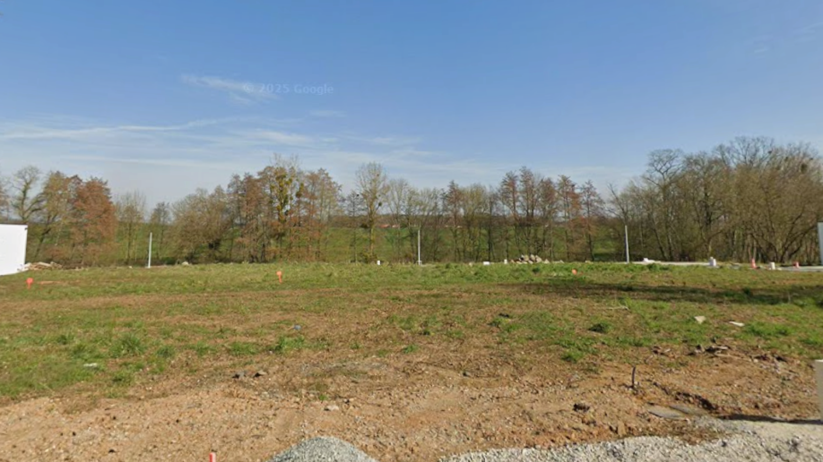 Terrain constructible de 404m2 à Apremont