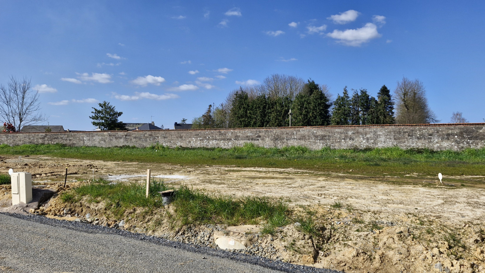 Terrain constructible de 275m2 à Andouillé-Neuville