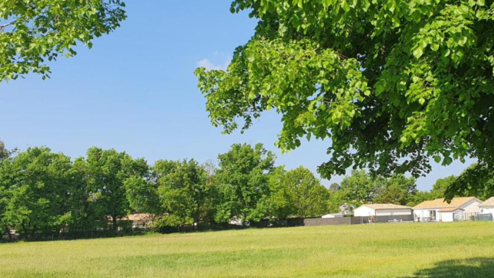 Terrain constructible de 430m2 à Saint-Mariens