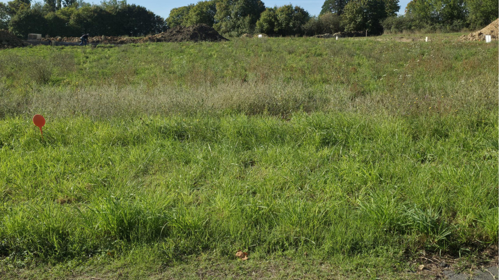 Terrain constructible de 561m2 à Truyes