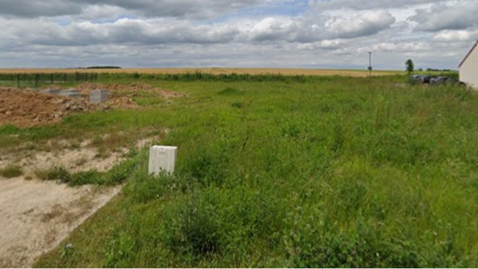 Terrain constructible de 791m2 à Beauce la Romaine