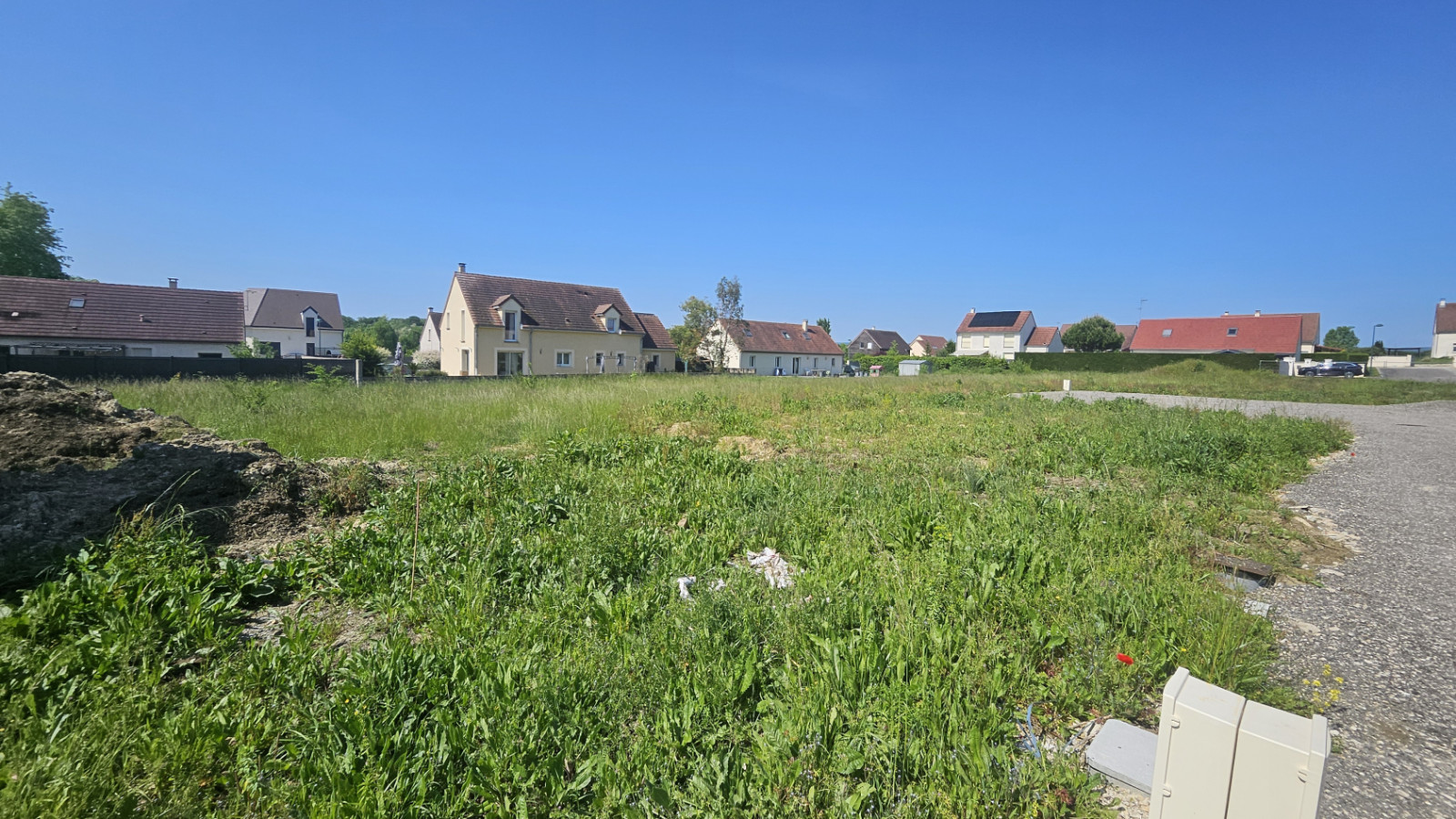 Terrain constructible de 848m2 à Broindon
